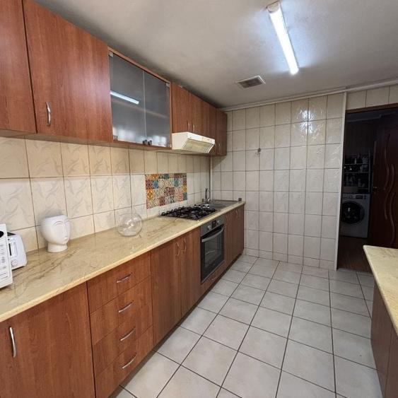 Casă individuală cu 5 camere cu Canalizare în Vitan Mall