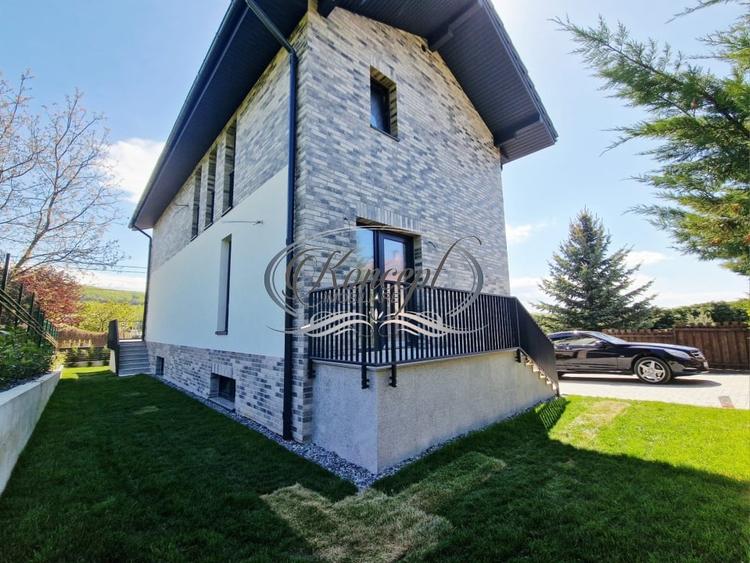 Casă individuală cu 5 camere cu Canalizare în Făget