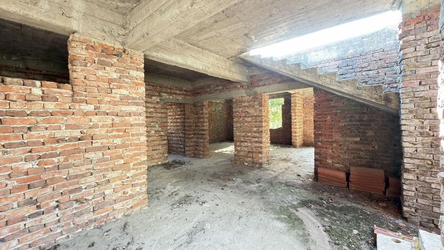 Casă individuală cu 6 camere cu Canalizare în Central