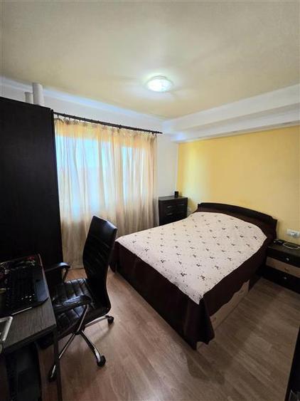 Apartament cu 3 camere semidecomandat, mobilat în Inel II