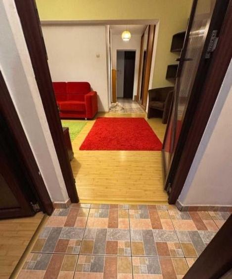 Apartament cu 3 camere decomandat, mobilat în Tineretului