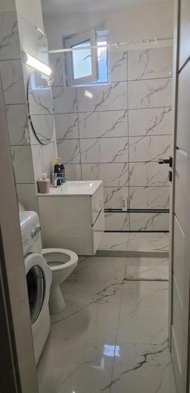 Apartament cu 3 camere semidecomandat în