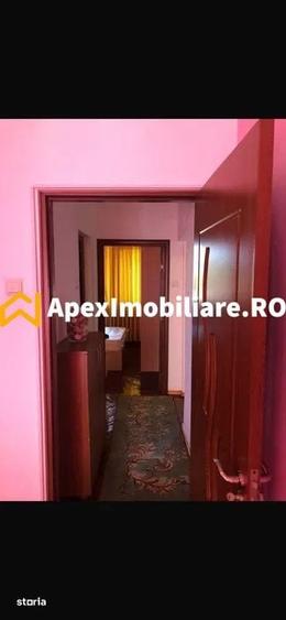 Apartament cu 3 camere semidecomandat în Grivița