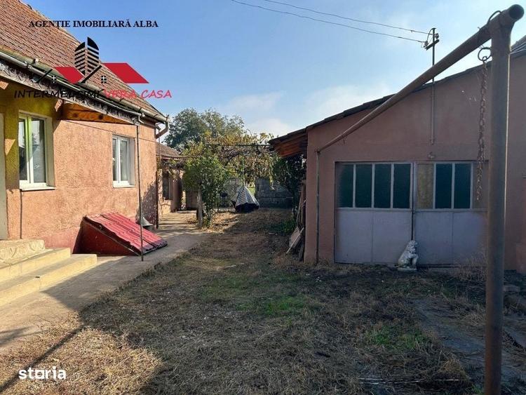 Casă cu 4 camere în Teiu