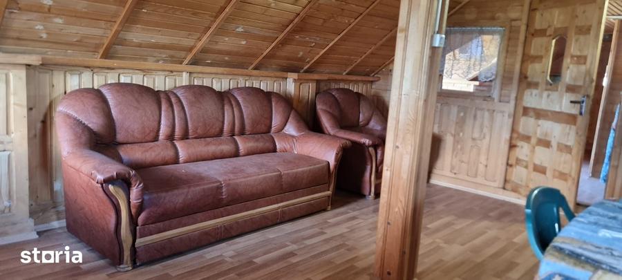 Casă cu 7 camere cu Teren 5000 Mp în Căteasca