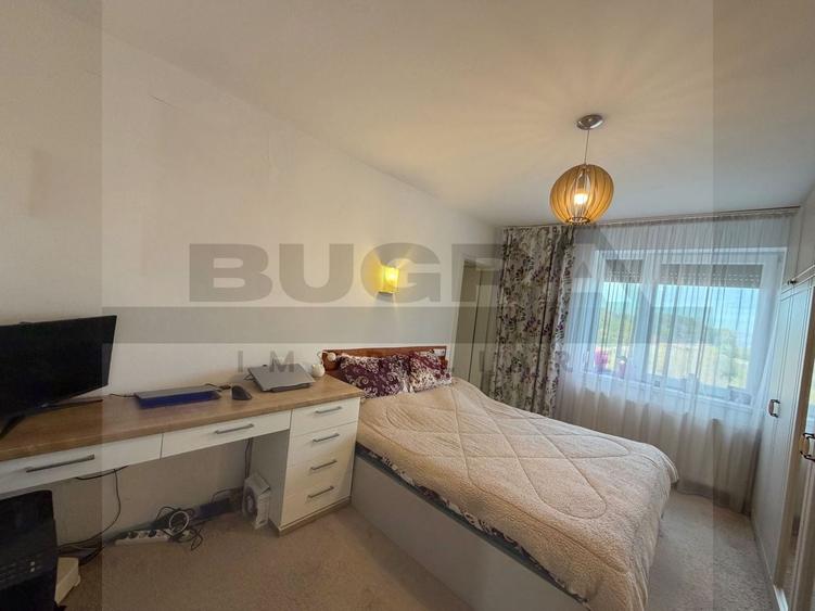 Apartament cu 3 camere decomandat în Europa