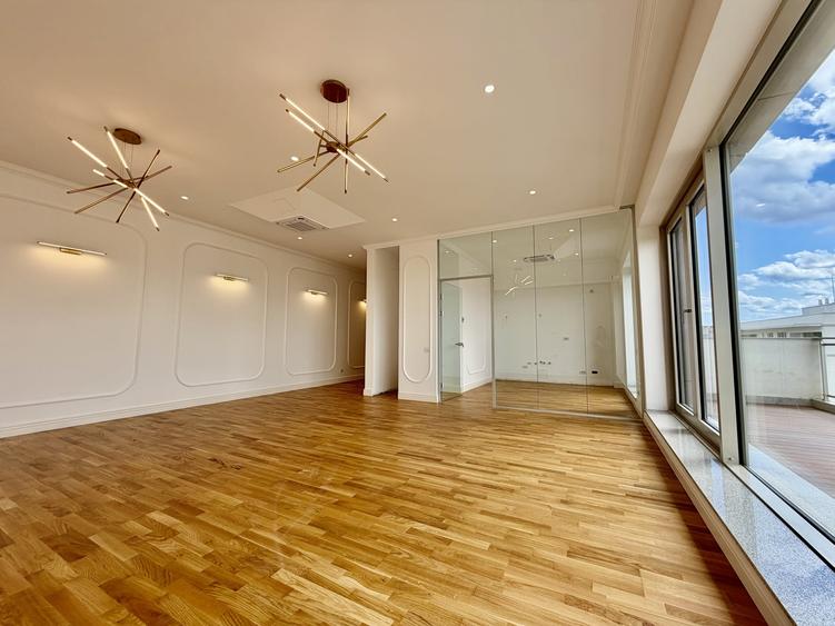 Penthouse cu 4 camere decomandat în Domenii