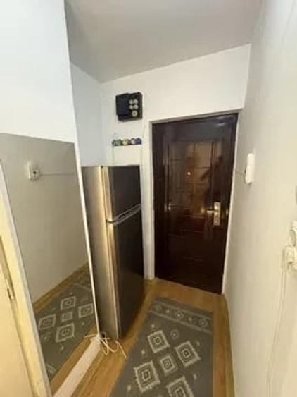 Garsonieră decomandată în Girocului