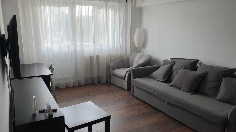 Apartament cu 3 camere semidecomandat în Central
