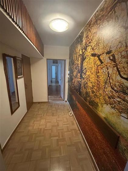 Apartament cu 3 camere semidecomandat în Spitalul Județean