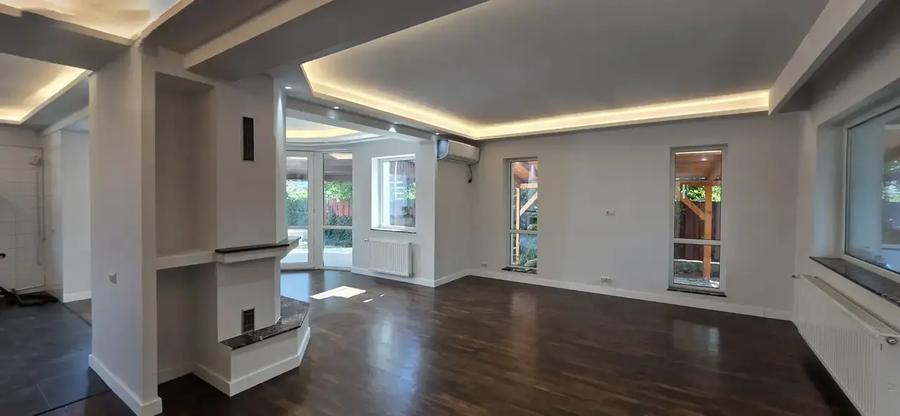 Casă individuală cu 5 camere cu Teren 640 Mp în Vest