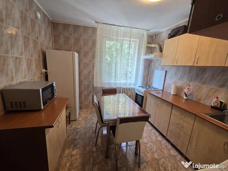 Apartament cu 2 camere decomandat în Păcii