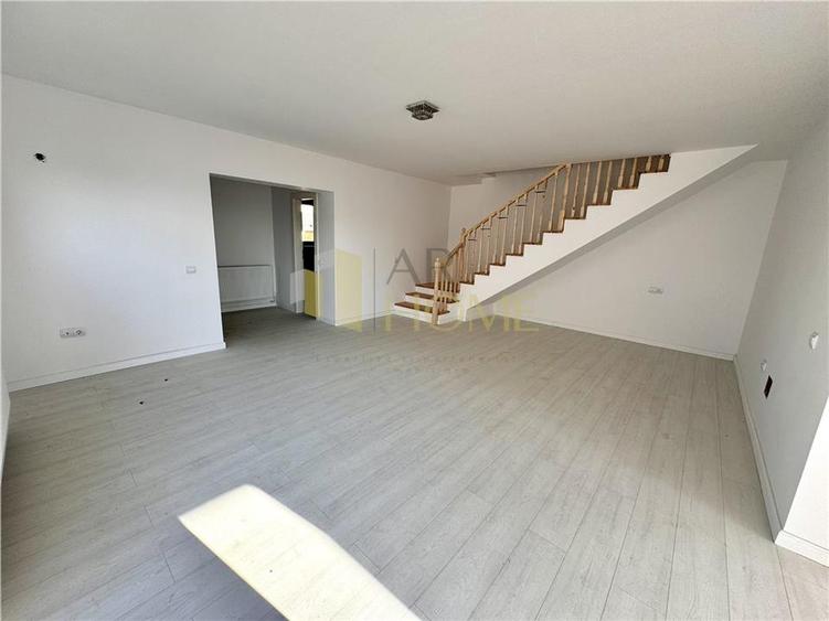 Duplex cu 4 camere cu Canalizare în Strejnicu