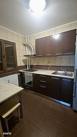 Apartament cu 3 camere decomandat în Tei