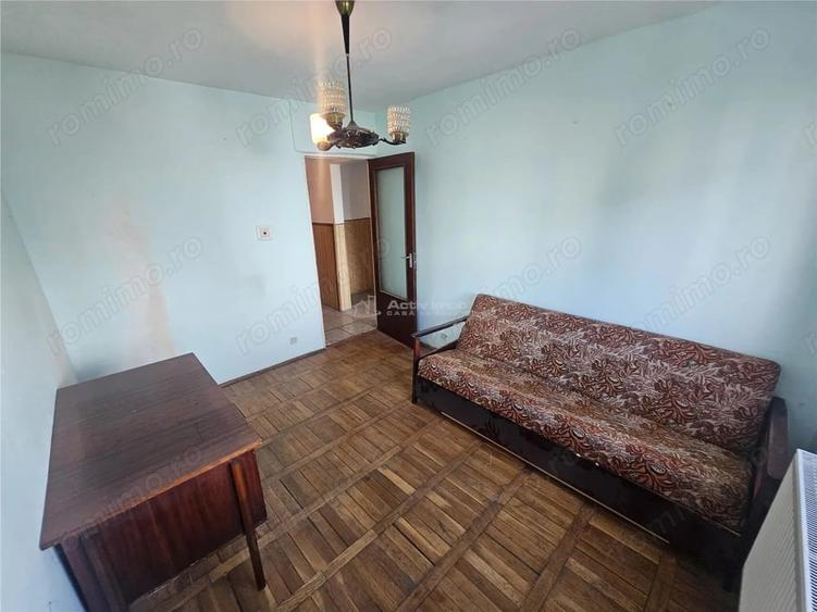 Apartament cu 4 camere decomandat, mobilat în Micro IV