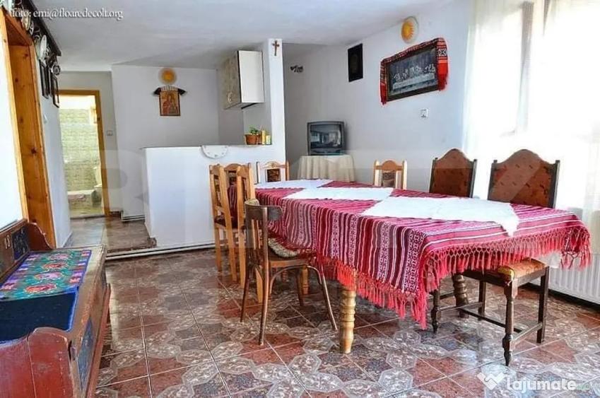 Casă cu 7 camere cu Teren 1500 Mp în Bran