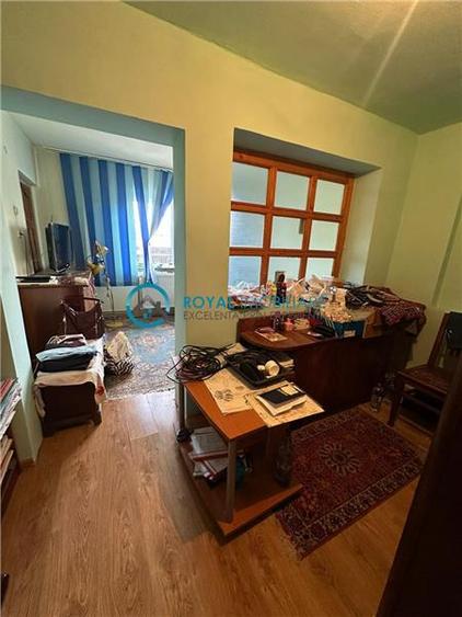 Casă individuală cu 6 camere cu Garaj în Central
