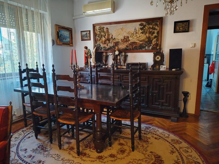 Duplex cu 7 camere cu Canalizare în Central