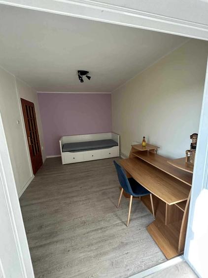 Apartament cu 3 camere decomandat, mobilat în Complex Studențesc