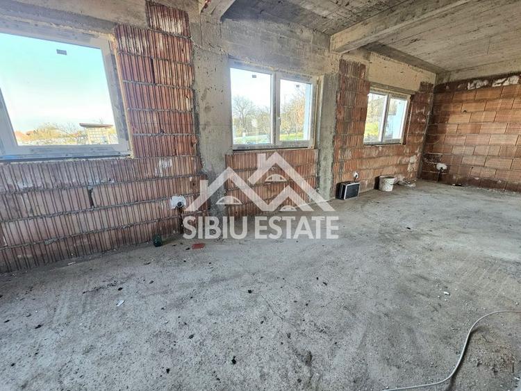 Casă individuală cu 4 camere cu Canalizare în Șura Mică