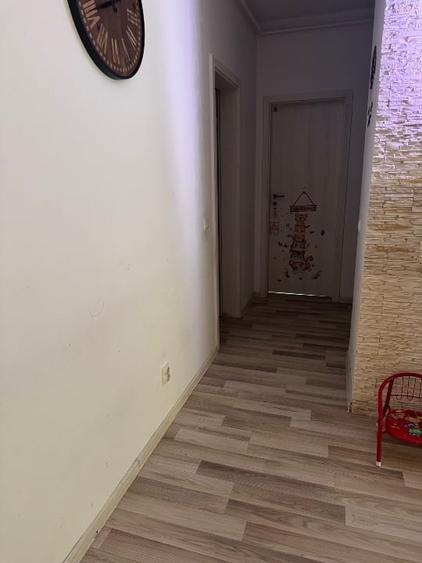 Apartament cu 3 camere decomandat, mobilat în Berceni