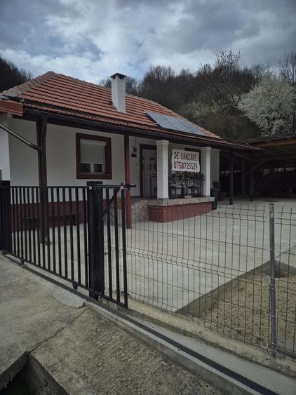 Casă cu 2 camere cu Teren 720 Mp în Moneasa