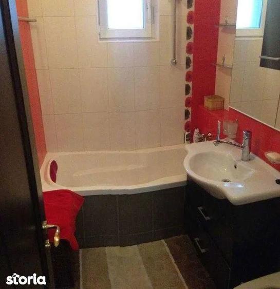 Apartament cu 3 camere decomandat, mobilat în Nerva Traian