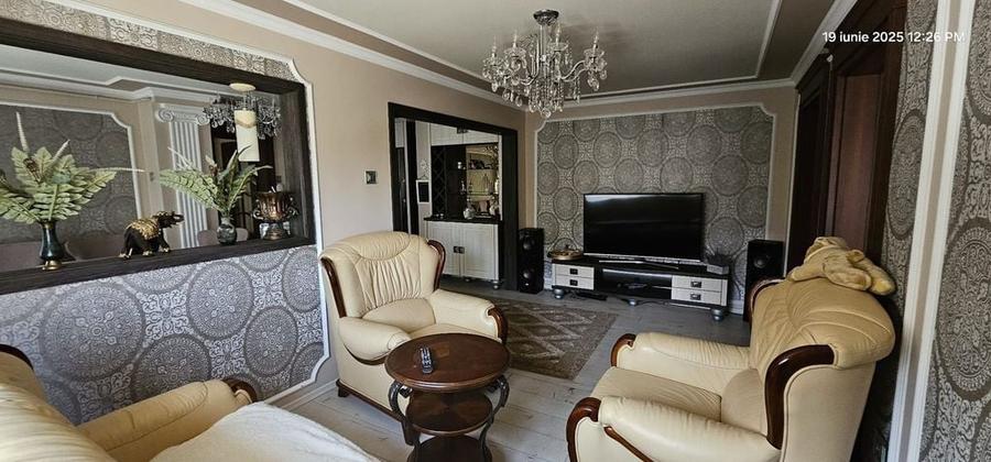 Apartament cu 3 camere decomandat, mobilat în Central