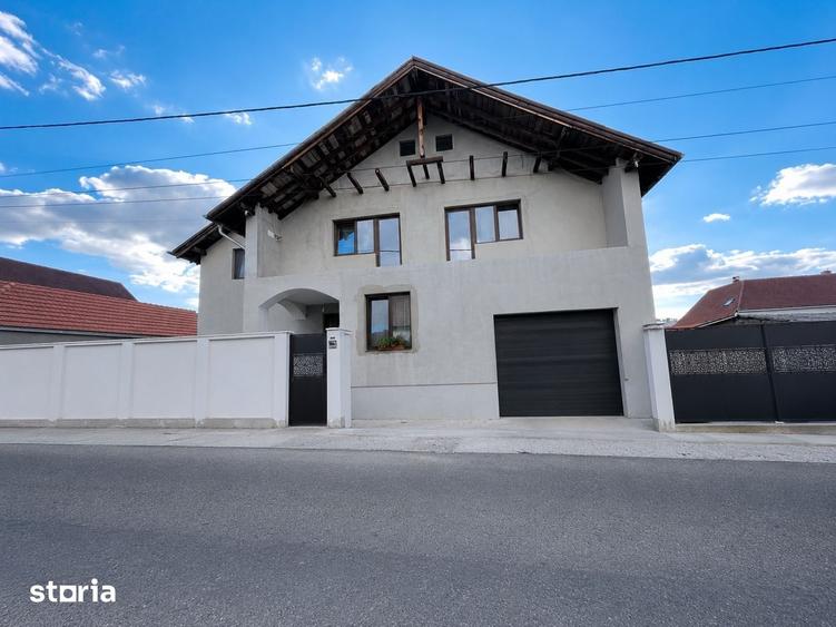 Casă cu 6 camere cu Teren 370 Mp în Haieu