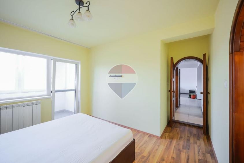 Apartament cu 3 camere decomandat în Rogerius