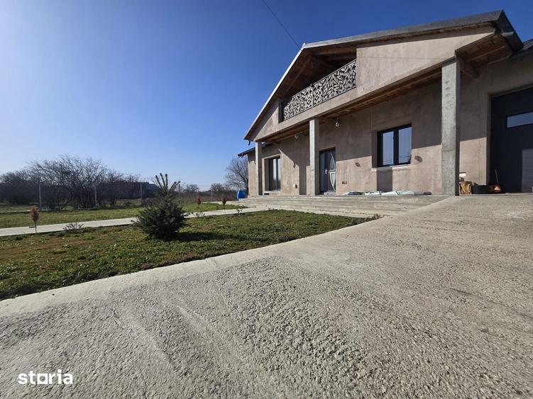 Casă cu 6 camere cu Teren 2000 Mp în Central