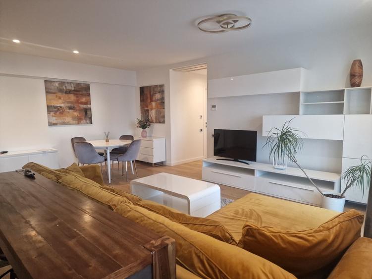 Apartament cu 3 camere semidecomandat în Aviației