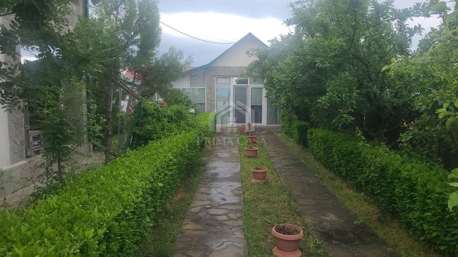Casă individuală cu 5 camere cu Canalizare în Spătaru