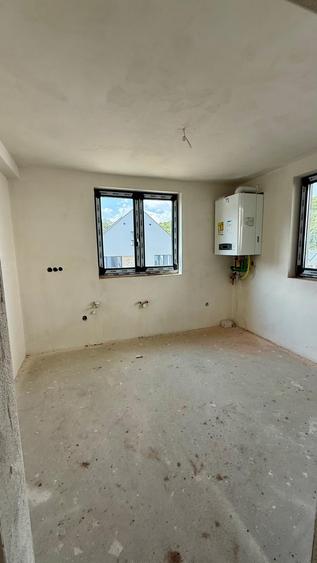 Duplex cu 5 camere cu Canalizare în Florești