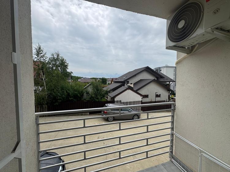 Apartament cu 3 camere semidecomandat în Vișani