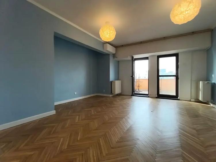 Apartament cu 5 camere decomandat în Unirii