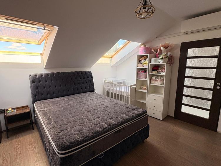 Apartament cu 4 camere semidecomandat în Florești