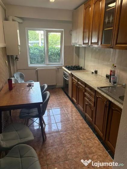 Apartament cu 4 camere decomandat în Mărăști