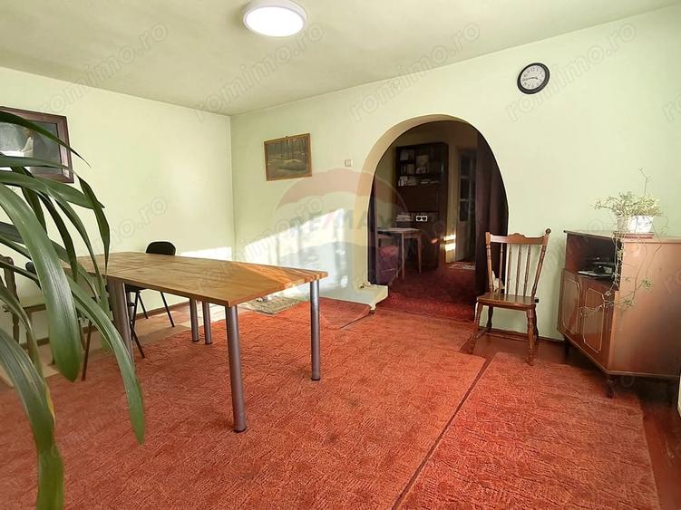 Casă cu 3 camere cu Teren 1418 Mp în Brateiu