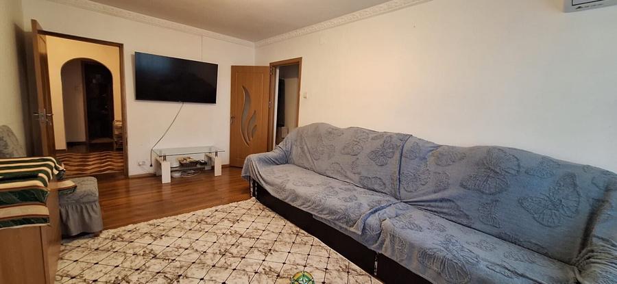 Apartament cu 4 camere semidecomandat în Dristor