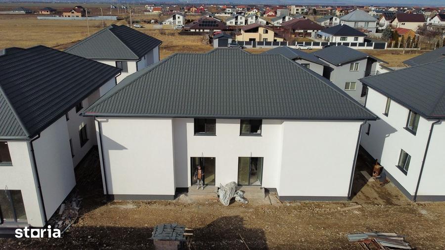 Casă cu 4 camere cu Teren 250 Mp în Noua