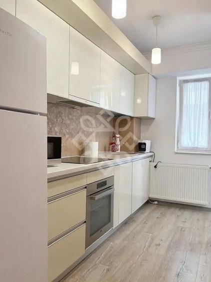 Apartament cu 3 camere decomandat în Nufărul