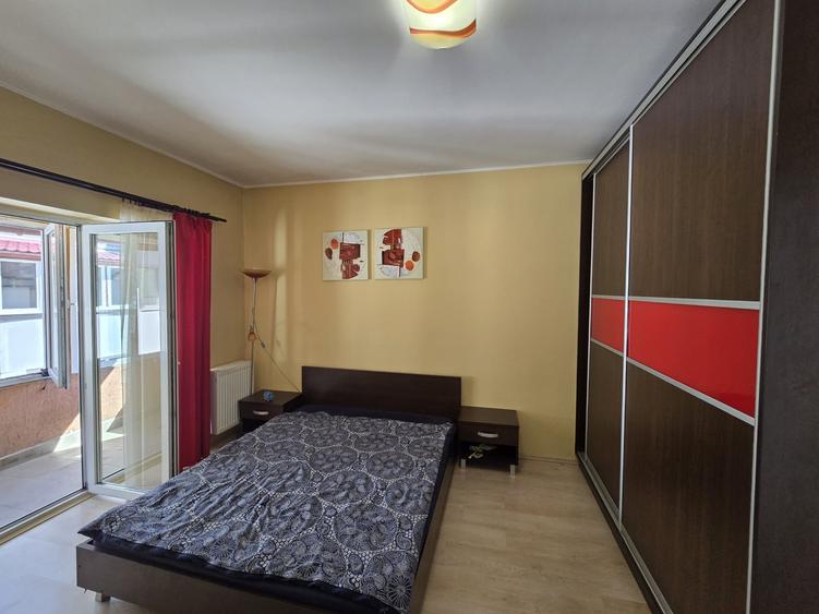 Apartament cu 4 camere semidecomandat în Florești