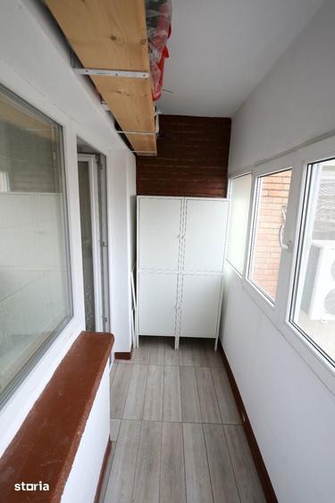 Apartament cu 3 camere decomandat în Rovine