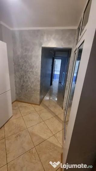 Apartament cu 3 camere decomandat în Vest