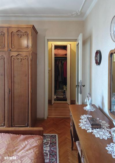 Apartament cu 3 camere semidecomandat în Mazepa 1