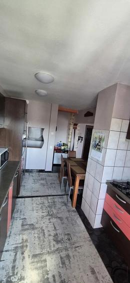 Apartament cu 4 camere decomandat în Triaj