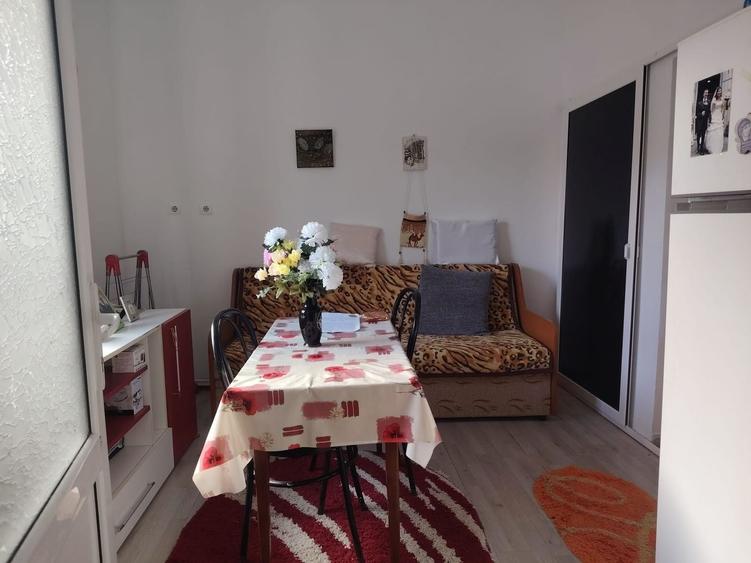 Casă individuală cu 2 camere cu Canalizare în Central