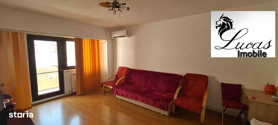 Apartament cu 4 camere decomandat în Trocadero