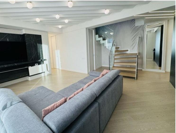 Apartament cu 4 camere decomandat în Tineretului